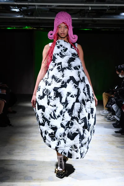 Look 18